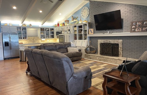 Cedar Creek Reservoir House | Updated Lakehouse on Cedar Creek Lake/Fenced in backyard/Great Neighborhood
