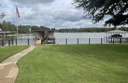Cedar Creek Reservoir House | Updated Lakehouse on Cedar Creek Lake/Fenced in backyard/Great Neighborhood
