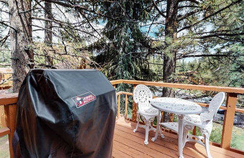 Mammoth Lakes Condo | Updated & Large, Near Golf Course! Gas Grill & Deck. Forested Quiet Location