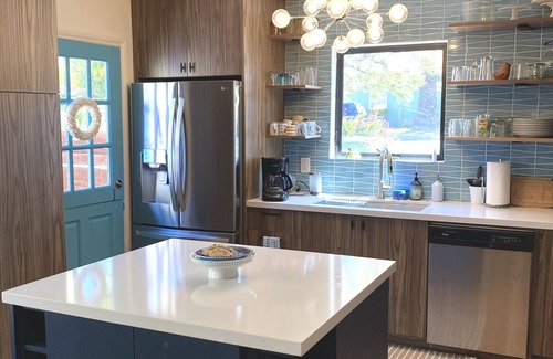 Carlsbad House | Updated Mid-Century beach house -10 minute walk to the beach