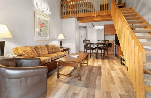 Wintergreen Condo | Updated Mountain Inn unit with open loft - accomodates 2