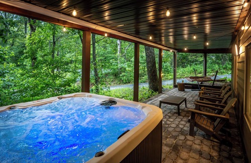 Laurel Ridge House | Updated Mtn House 2 Mins to Resort: 3King Beds, HotTub, Game room, Family & Pets