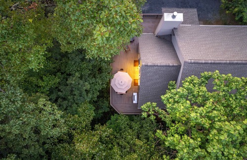 Laurel Ridge House | Updated Mtn House 2 Mins to Resort: 3King Beds, HotTub, Game room, Family & Pets