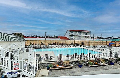 Long Beach Condo | Updated Ocean Walk Condo | Pool, Grill, Private Balcony | Walkable Locale