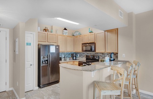 Fort Walton Beach - Destin Condo | ⛱️Updated~Pool View~HUGE Lagoon Pool~Palms Resort 2713 Jr 2BR