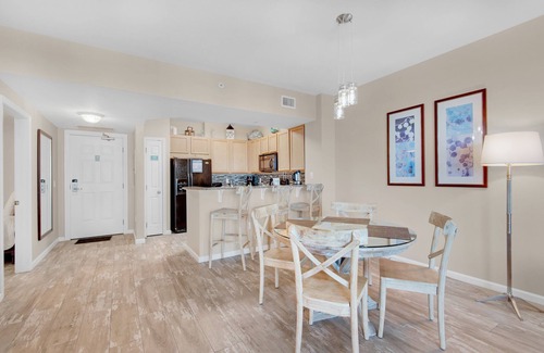 Fort Walton Beach - Destin Condo | ⛱️Updated~Pool View~HUGE Lagoon Pool~Palms Resort 2713 Jr 2BR
