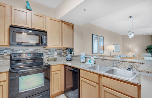 Fort Walton Beach - Destin Condo | ⛱️Updated~Pool View~HUGE Lagoon Pool~Palms Resort 2713 Jr 2BR