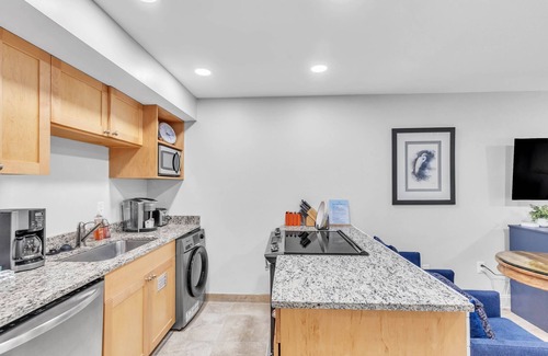 South Beach Condo | UPDATED STUDIO VILLA IN SEA PINES, WALK TO BEACH & SOUTH BEACH MARINA