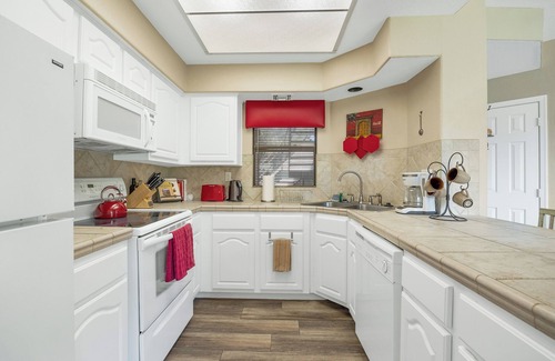 Tucson Condo | *Updated Tile!* View at Ventana 2 BR Condo/COM Pool/PATIO VIEWS!