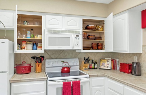 Tucson Condo | *Updated Tile!* View at Ventana 2 BR Condo/COM Pool/PATIO VIEWS!