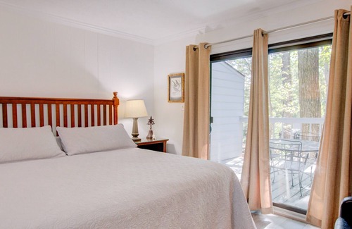 Wintergreen Apartment | Updated Timbers studio - accomodates 2