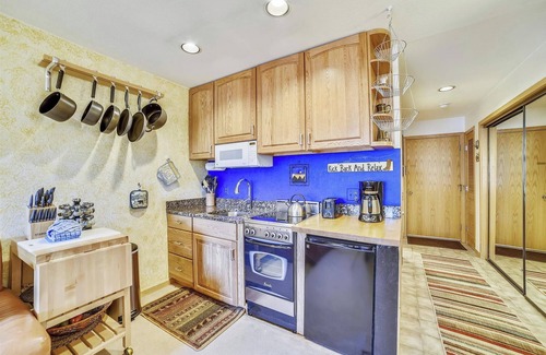 Frisco Condo | Updated top floor Studio near Main Street, Frisco.