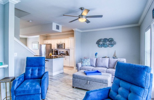 Corpus Christi House | Updated townhome with Gulf views, WiFi, washer/dryer, & pool