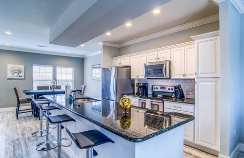 Corpus Christi House | Updated townhome with Gulf views, WiFi, washer/dryer, & pool