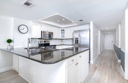 North Redington Beach Condo | UPDATED UNIT - Spectacular beachfront gem