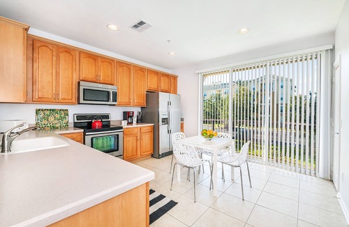 Florida Central Atlantic Coast House | Updated Vista Cay Townhome - 10 min to Universal!