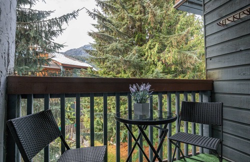 Whistler Creekside Apartment | Updated Whistler Creekside Studio with Parking
