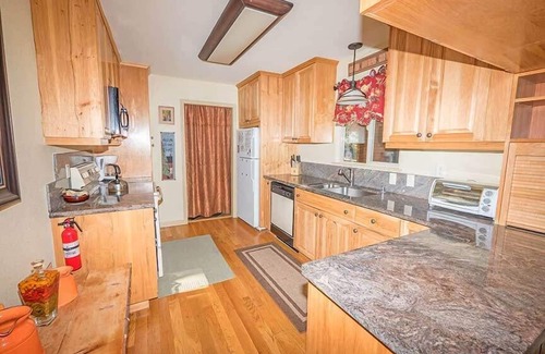 South Lake Tahoe Cabin | Upgraded A Frame-Walk to Heavenly, Private Hot Tub