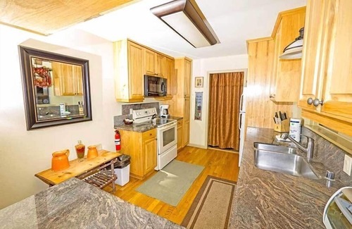 South Lake Tahoe Cabin | Upgraded A Frame-Walk to Heavenly, Private Hot Tub