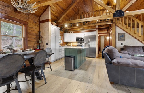 Rogers Cabin | Upgraded Cabin + Guest house on the lake! *hot tub*