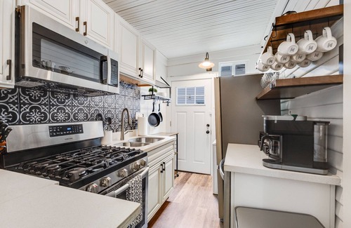 University District House | Upgraded Historical Gem 5BR/4Ba/with AC in U District