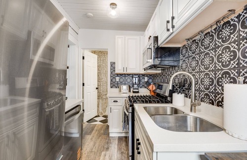 University District House | Upgraded Historical Gem 5BR/4Ba/with AC in U District