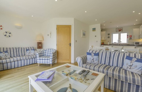 Bude Cottage | UPPER DECK, family friendly, country holiday cottage in Bude