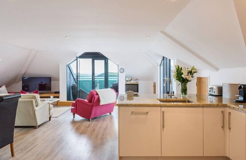 Rock Cottage | Upper Deck