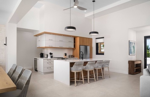 Leeward Settlement Villa | Upper East Side Enclave # 18