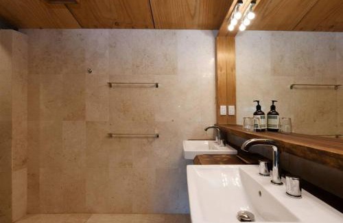 North Maleny House | Upper House