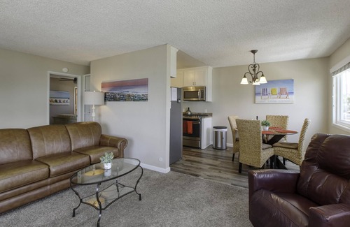 Downtown Cottage | Upper Level-Beach just ten steps away