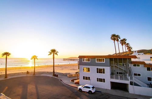 Downtown Cottage | Upper Level-Beach just ten steps away