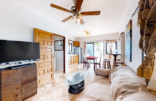 Caye Caulker Apartment | Upper-Level Resort Gem with Great Views, WiFi, AC, Shared Pool & Rooftop Deck