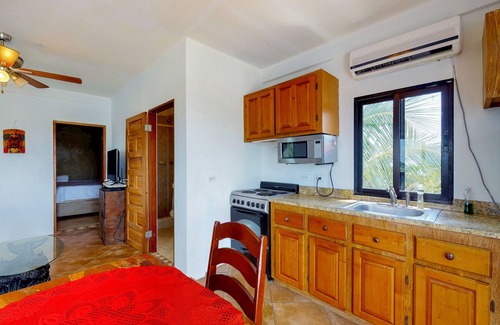 Caye Caulker Apartment | Upper-Level Resort Gem with Great Views, WiFi, AC, Shared Pool & Rooftop Deck