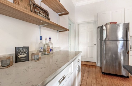 Irish Channel House | Upscale 4BR Uptown Home - Steps to Magazine Street - 10 mins to French Quarter