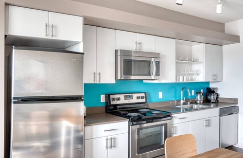 West Woodland Apartment | Upscale Ballard 1BR w/BBQ, Lounge & W/D, onsite retail, by Blueground