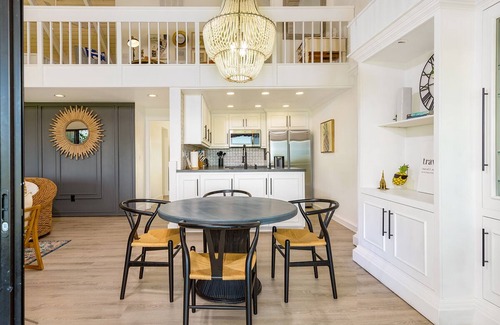 Keauhou House | Upscale comfort at Punahele B304, looking at the Pacific ocean beyond the Kona Golf Course