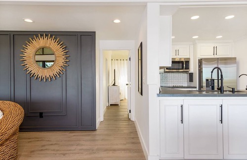 Keauhou House | Upscale comfort at Punahele B304, looking at the Pacific ocean beyond the Kona Golf Course