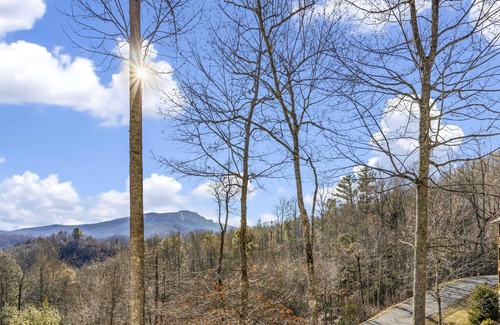 Foscoe Condo | Upscale Condo in Gated Echota Community
