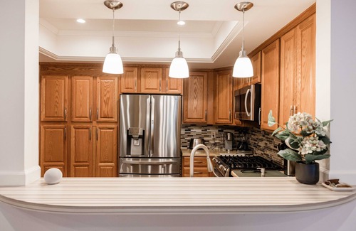 Playa Del Rey Condo | Upscale Condo - Pool, Gym, Close to Beach