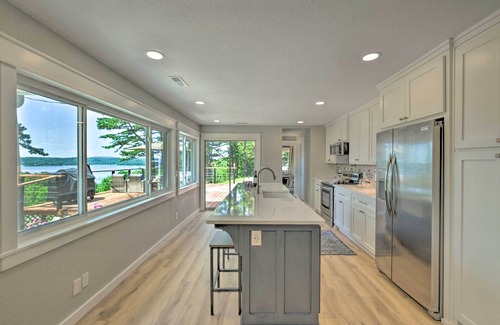 Rogers Cottage | Upscale Cottage with Furnished Lake-View Deck!
