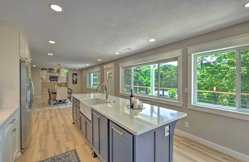 Rogers Cottage | Upscale Cottage with Furnished Lake-View Deck!