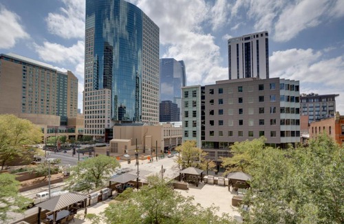 LoDo Apartment | Upscale Denver Condo with Communal Deck and Gym!
