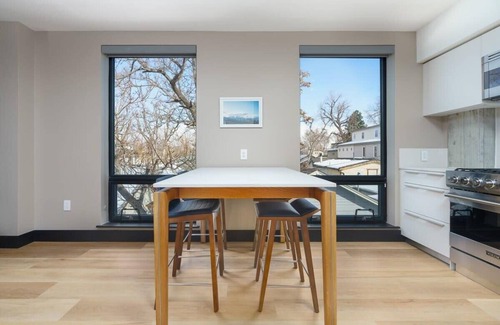 Berkeley Condo | Upscale Flat! Roof Top Patio w/Mtn Views!