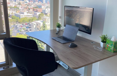 Wilshire Center Apartment | Upscale highrise apartment with city view in Ktown DTLA