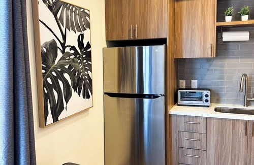 Wilshire Apartment | Upscale K-Town 1BR w/Gym + Wifi + Washer/Dryer + Parking!