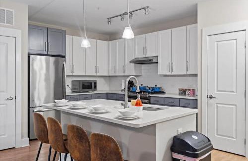 Charlotte Apartment | Upscale King 3BR Suite Mins to Uptown Charlotte