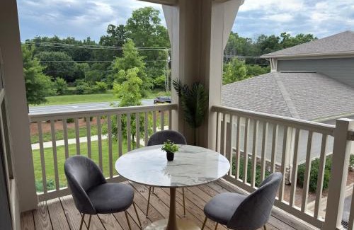 Charlotte Apartment | Upscale King 3BR Suite to Uptown Charlotte