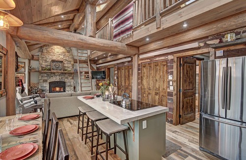 Coal Creek Cabin | Upscale Mountain Cabin, great view, drive to Denver or Boulder or Nederland