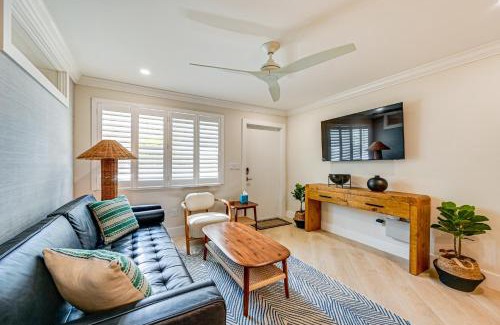 Old Naples Apartment | Upscale Naples Condo with Pool Access Walk to Pier!